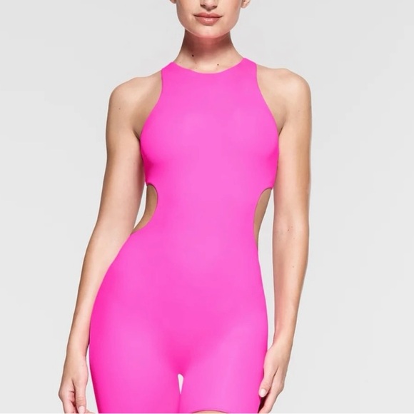SKIMS Pants - 💕 SKIMS Fits Everybody High Neck Cut Out Onesie